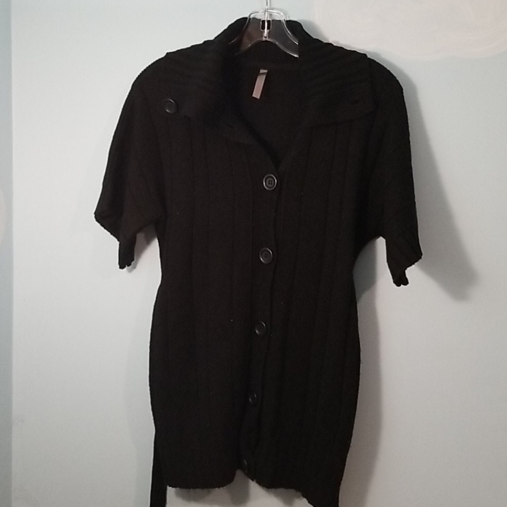 Medium Thyme black knit short sleeve button up sweater with belt